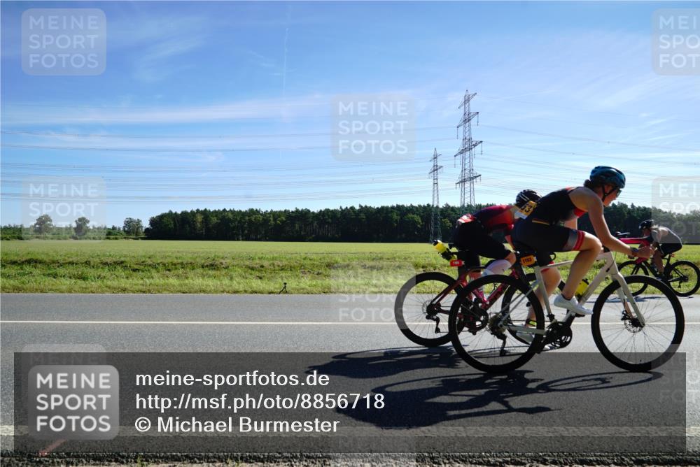 07.09.2025 - 19. Norderstedt Triathlon Michael Burmester http://msf.ph/oto/8856718 07.09.2025 11:10:59 Radfahren 199, 1153, 1184, 1377 meine-sportfotos.de