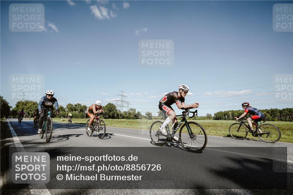 07.09.2025 - 19. Norderstedt Triathlon Michael Burmester http://msf.ph/oto/8856726 07.09.2025 15:24:49 Radfahren 408, 414, 460, 939, 940, 954 meine-sportfotos.de