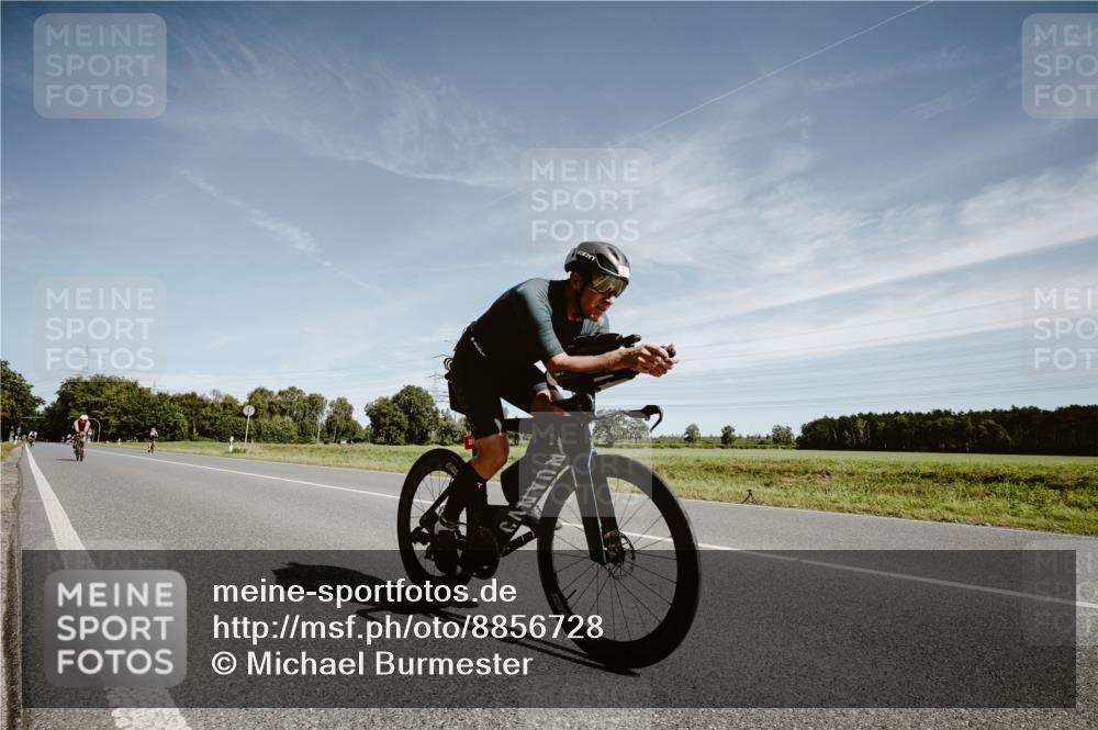 07.09.2025 - 19. Norderstedt Triathlon Michael Burmester http://msf.ph/oto/8856728 07.09.2025 12:19:40 Radfahren 811, 816, 1392 meine-sportfotos.de