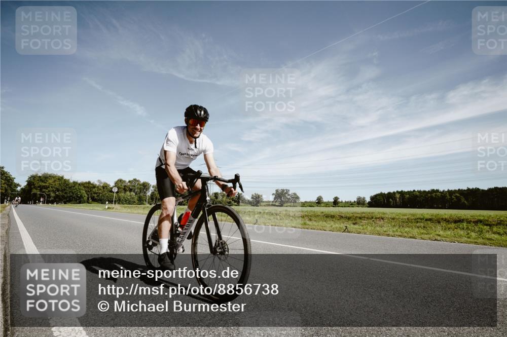07.09.2025 - 19. Norderstedt Triathlon Michael Burmester http://msf.ph/oto/8856738 07.09.2025 12:19:49 Radfahren 828 meine-sportfotos.de