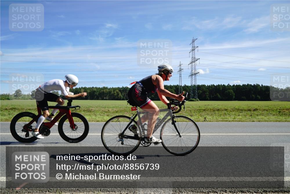 07.09.2025 - 19. Norderstedt Triathlon Michael Burmester http://msf.ph/oto/8856739 07.09.2025 12:51:40 Radfahren 329, 723, 747, 1366 meine-sportfotos.de