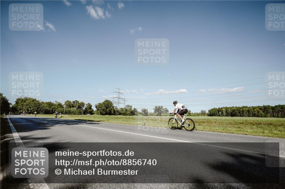 07.09.2025 - 19. Norderstedt Triathlon Michael Burmester http://msf.ph/oto/8856740 07.09.2025 15:24:53 Radfahren 408, 940, 954 meine-sportfotos.de