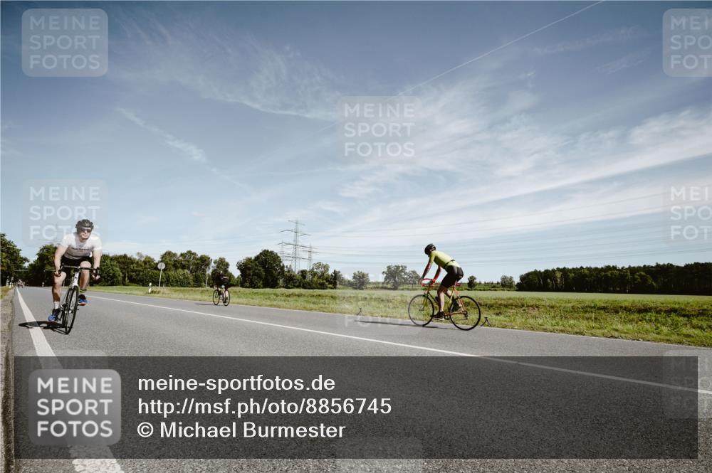 07.09.2025 - 19. Norderstedt Triathlon Michael Burmester http://msf.ph/oto/8856745 07.09.2025 12:19:54 Radfahren 139 meine-sportfotos.de