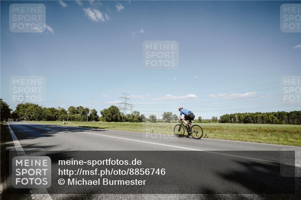 07.09.2025 - 19. Norderstedt Triathlon Michael Burmester http://msf.ph/oto/8856746 07.09.2025 15:25:07 Radfahren  meine-sportfotos.de