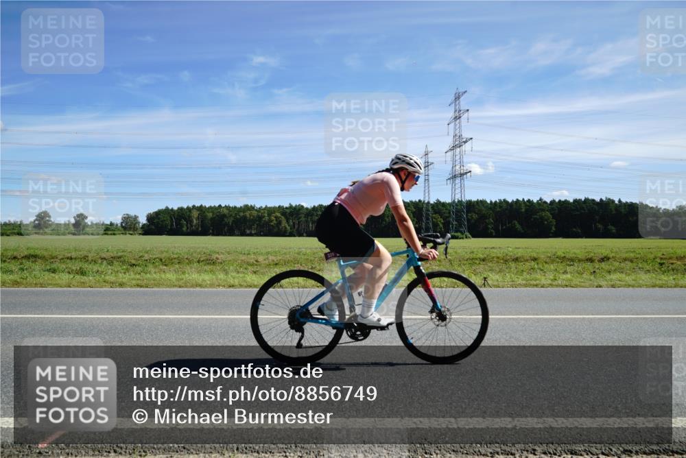 07.09.2025 - 19. Norderstedt Triathlon Michael Burmester http://msf.ph/oto/8856749 07.09.2025 12:51:42 Radfahren 329, 747, 1366 meine-sportfotos.de