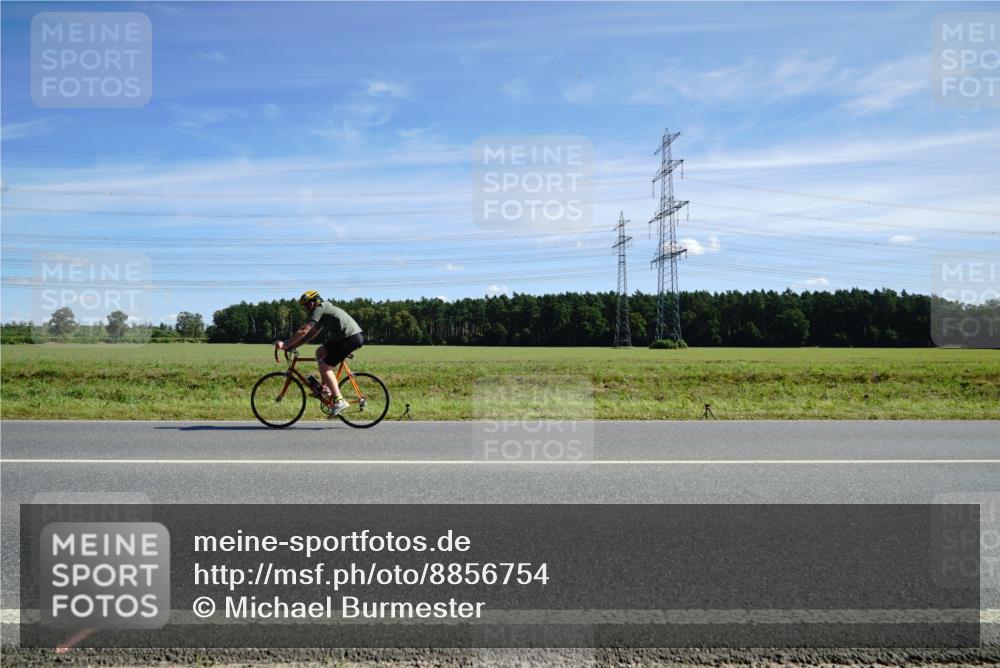 07.09.2025 - 19. Norderstedt Triathlon Michael Burmester http://msf.ph/oto/8856754 07.09.2025 12:51:44 Radfahren 329, 1389 meine-sportfotos.de