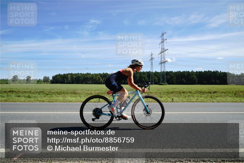 07.09.2025 - 19. Norderstedt Triathlon Michael Burmester http://msf.ph/oto/8856759 07.09.2025 12:51:47 Radfahren 211, 745, 1389 meine-sportfotos.de