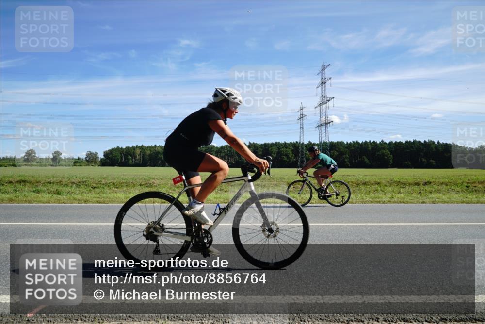 07.09.2025 - 19. Norderstedt Triathlon Michael Burmester http://msf.ph/oto/8856764 07.09.2025 12:51:49 Radfahren 211, 745, 799, 1389 meine-sportfotos.de