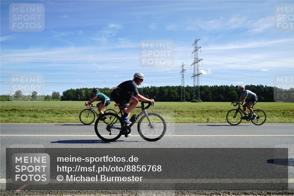 07.09.2025 - 19. Norderstedt Triathlon Michael Burmester http://msf.ph/oto/8856768 07.09.2025 12:51:49 Radfahren 211, 745, 799, 1389 meine-sportfotos.de