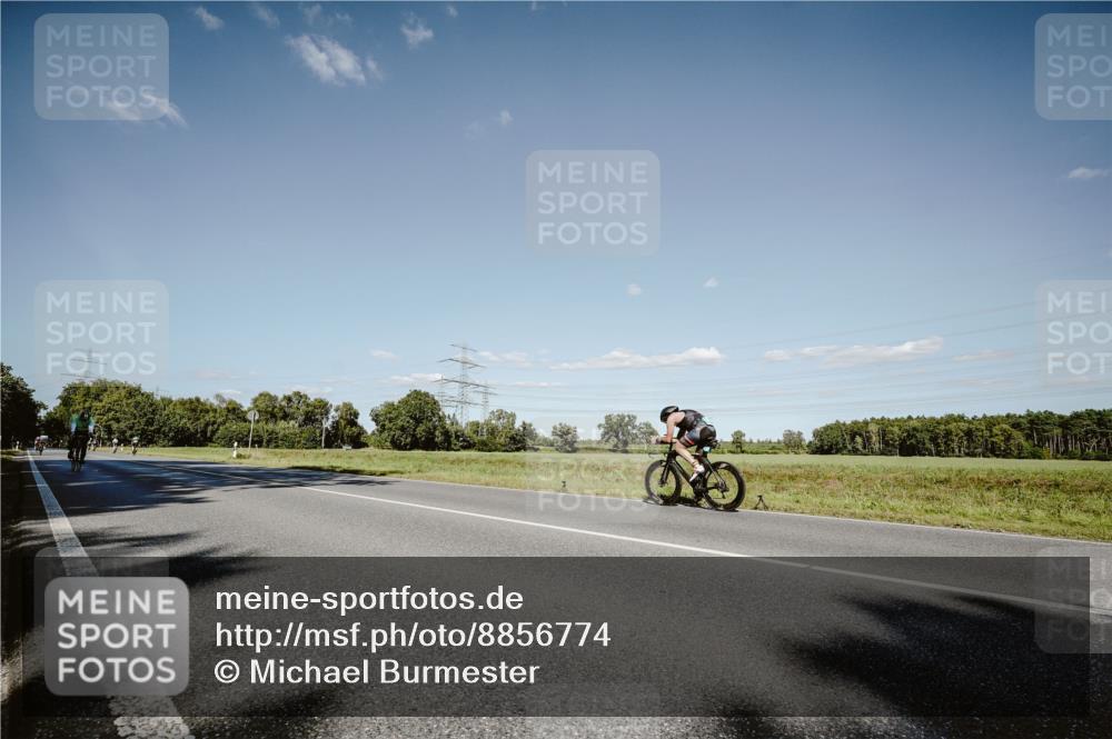 07.09.2025 - 19. Norderstedt Triathlon Michael Burmester http://msf.ph/oto/8856774 07.09.2025 15:25:21 Radfahren 894, 905 meine-sportfotos.de