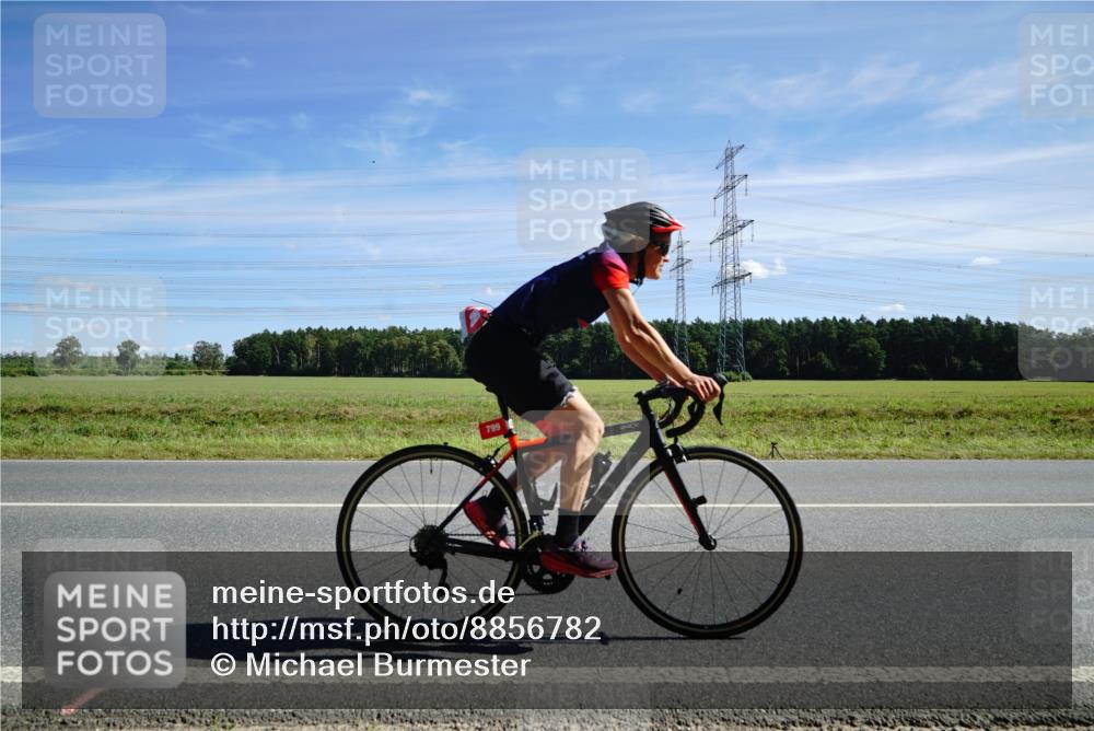07.09.2025 - 19. Norderstedt Triathlon Michael Burmester http://msf.ph/oto/8856782 07.09.2025 12:51:51 Radfahren 211, 357, 745, 799 meine-sportfotos.de