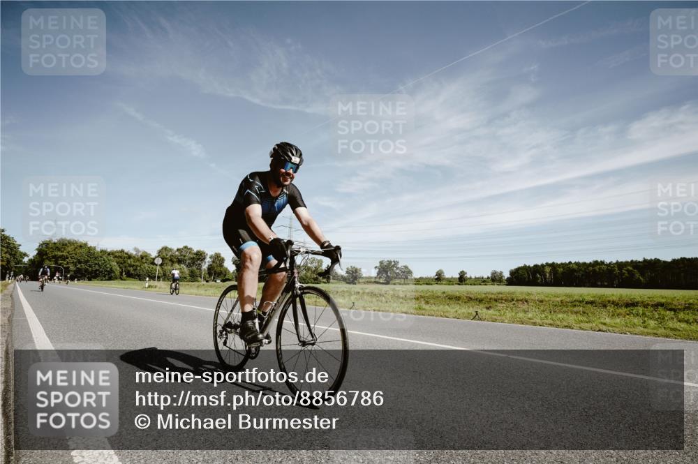 07.09.2025 - 19. Norderstedt Triathlon Michael Burmester http://msf.ph/oto/8856786 07.09.2025 12:20:16 Radfahren 243, 244 meine-sportfotos.de