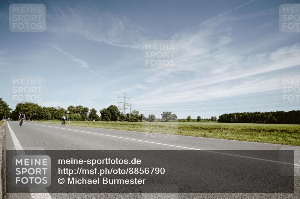 07.09.2025 - 19. Norderstedt Triathlon Michael Burmester http://msf.ph/oto/8856790 07.09.2025 12:20:17 Radfahren 243, 244 meine-sportfotos.de