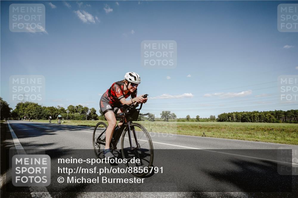 07.09.2025 - 19. Norderstedt Triathlon Michael Burmester http://msf.ph/oto/8856791 07.09.2025 15:25:28 Radfahren 425, 439 meine-sportfotos.de