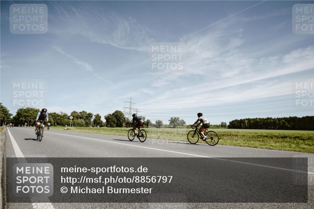 07.09.2025 - 19. Norderstedt Triathlon Michael Burmester http://msf.ph/oto/8856797 07.09.2025 12:20:18 Radfahren 243, 244 meine-sportfotos.de