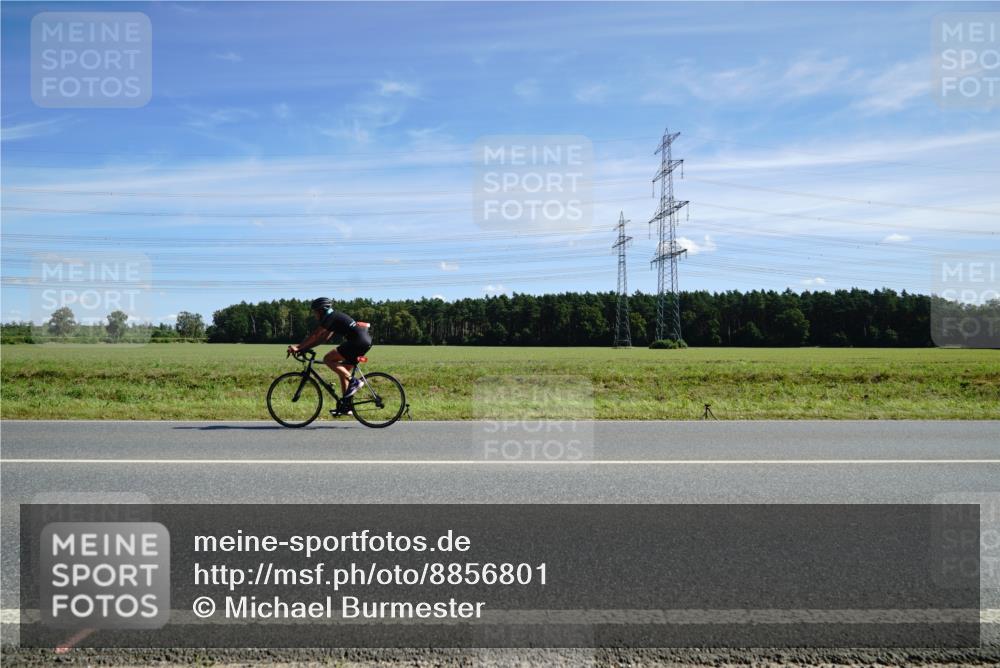 07.09.2025 - 19. Norderstedt Triathlon Michael Burmester http://msf.ph/oto/8856801 07.09.2025 12:52:03 Radfahren 813 meine-sportfotos.de