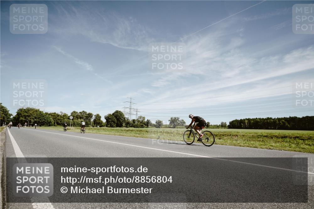 07.09.2025 - 19. Norderstedt Triathlon Michael Burmester http://msf.ph/oto/8856804 07.09.2025 12:20:21 Radfahren 243 meine-sportfotos.de