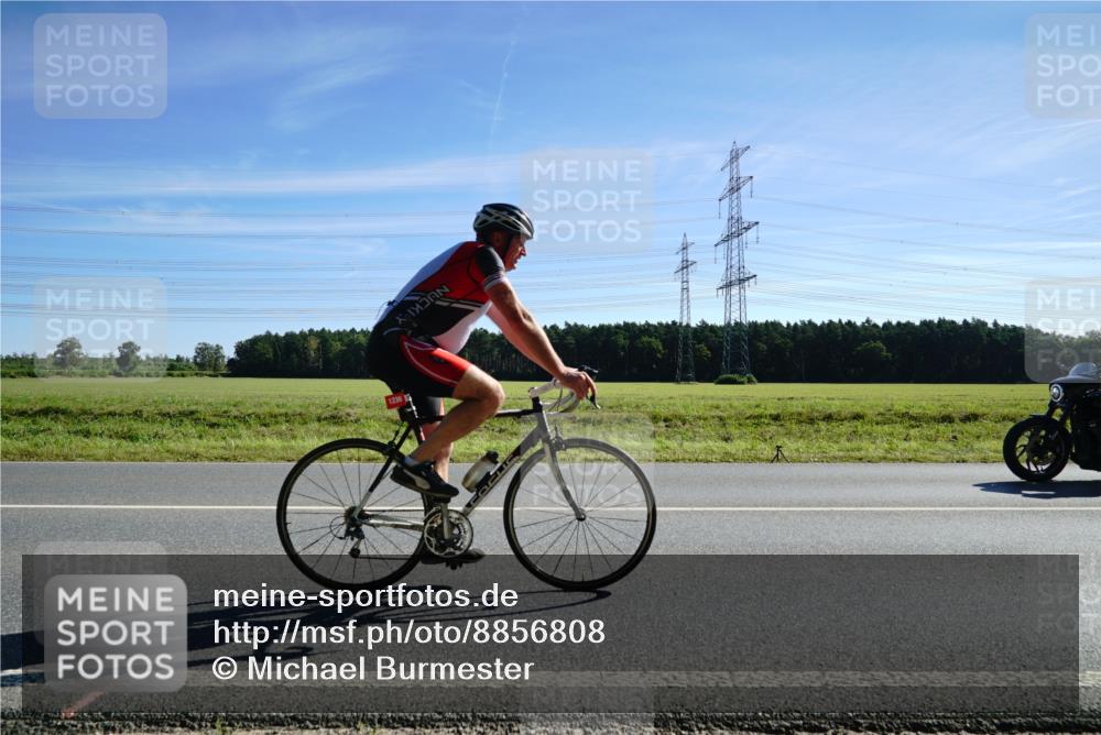 07.09.2025 - 19. Norderstedt Triathlon Michael Burmester http://msf.ph/oto/8856808 07.09.2025 11:12:19 Radfahren 1236 meine-sportfotos.de