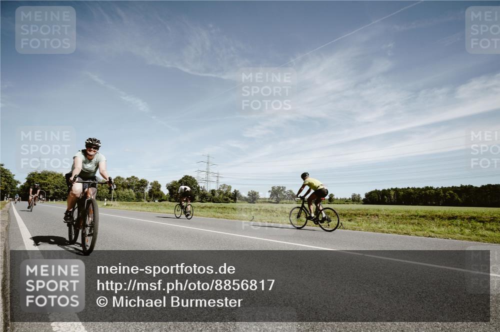 07.09.2025 - 19. Norderstedt Triathlon Michael Burmester http://msf.ph/oto/8856817 07.09.2025 12:20:33 Radfahren 156, 717 meine-sportfotos.de