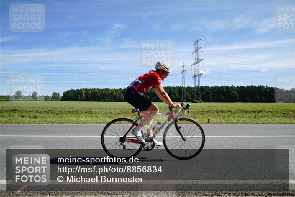 07.09.2025 - 19. Norderstedt Triathlon Michael Burmester http://msf.ph/oto/8856834 07.09.2025 12:52:12 Radfahren 232, 339, 343 meine-sportfotos.de