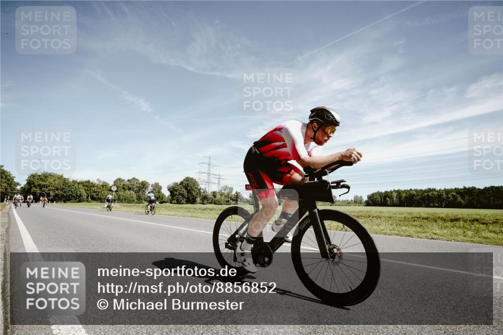 07.09.2025 - 19. Norderstedt Triathlon Michael Burmester http://msf.ph/oto/8856852 07.09.2025 12:20:51 Radfahren 824, 1322 meine-sportfotos.de