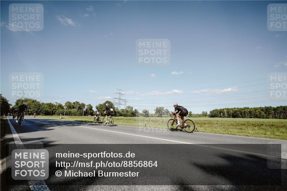 07.09.2025 - 19. Norderstedt Triathlon Michael Burmester http://msf.ph/oto/8856864 07.09.2025 15:26:12 Radfahren 918, 1454, 1476 meine-sportfotos.de