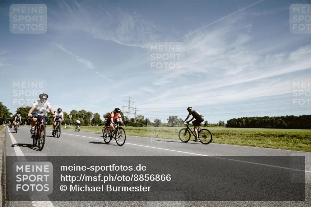 07.09.2025 - 19. Norderstedt Triathlon Michael Burmester http://msf.ph/oto/8856866 07.09.2025 12:20:56 Radfahren 169, 189, 273, 739, 1243 meine-sportfotos.de