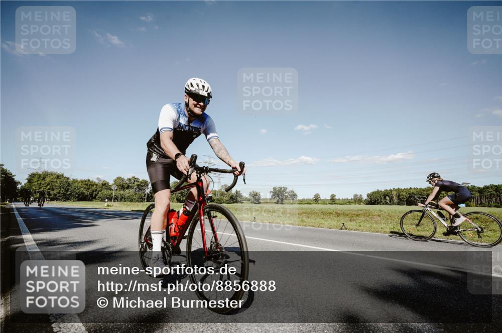 07.09.2025 - 19. Norderstedt Triathlon Michael Burmester http://msf.ph/oto/8856888 07.09.2025 15:26:24 Radfahren 1400, 1405, 1442 meine-sportfotos.de