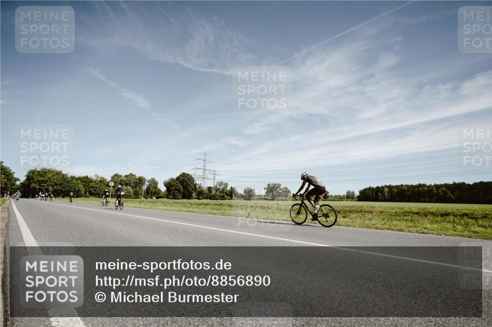 07.09.2025 - 19. Norderstedt Triathlon Michael Burmester http://msf.ph/oto/8856890 07.09.2025 12:21:03 Radfahren  meine-sportfotos.de