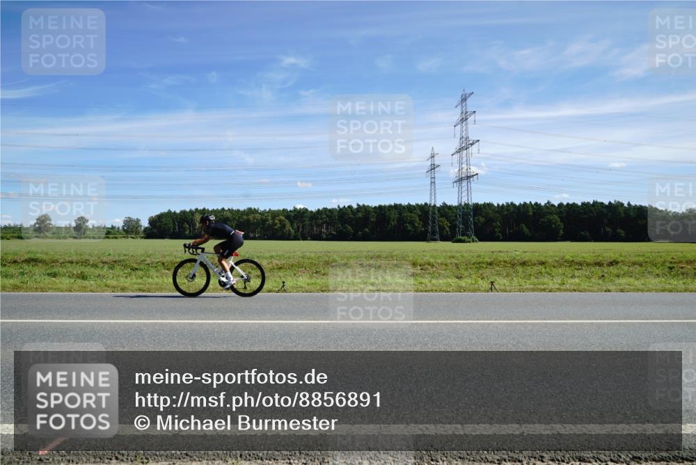 07.09.2025 - 19. Norderstedt Triathlon Michael Burmester http://msf.ph/oto/8856891 07.09.2025 12:52:41 Radfahren 352 meine-sportfotos.de