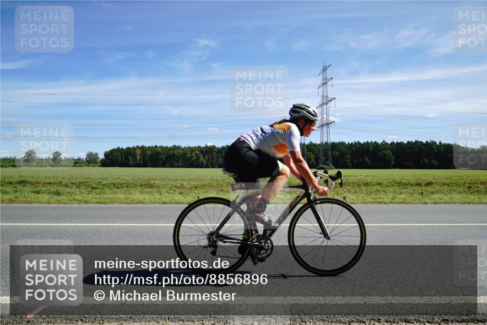 07.09.2025 - 19. Norderstedt Triathlon Michael Burmester http://msf.ph/oto/8856896 07.09.2025 12:52:44 Radfahren 310, 352 meine-sportfotos.de