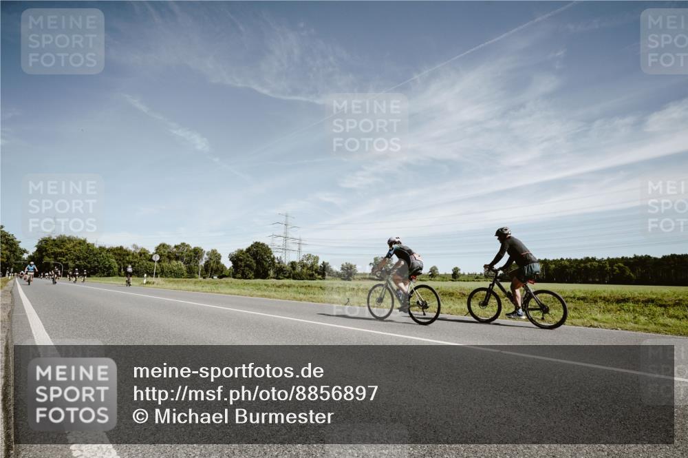 07.09.2025 - 19. Norderstedt Triathlon Michael Burmester http://msf.ph/oto/8856897 07.09.2025 12:21:06 Radfahren 1378 meine-sportfotos.de