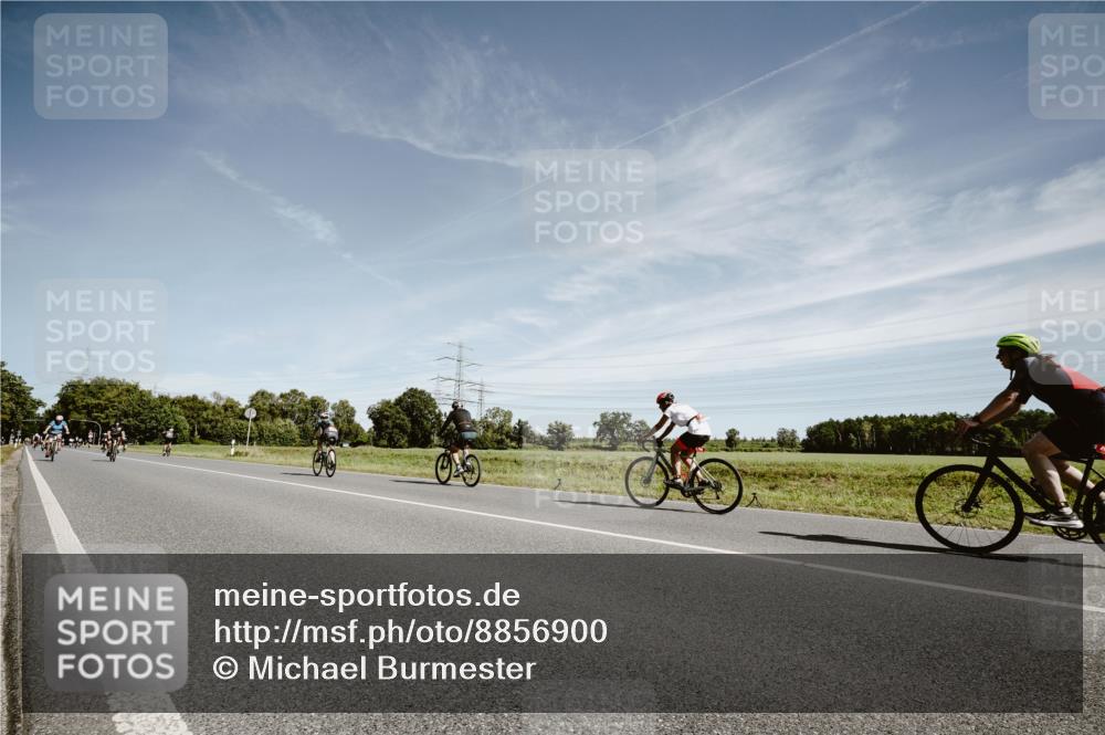 07.09.2025 - 19. Norderstedt Triathlon Michael Burmester http://msf.ph/oto/8856900 07.09.2025 12:21:07 Radfahren 1378 meine-sportfotos.de