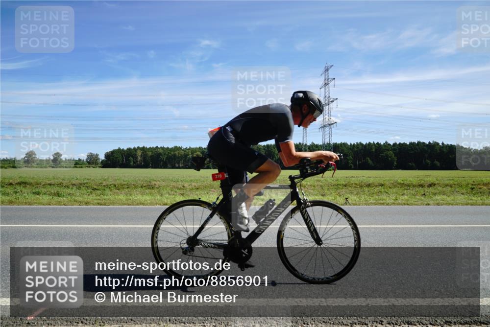 07.09.2025 - 19. Norderstedt Triathlon Michael Burmester http://msf.ph/oto/8856901 07.09.2025 12:52:47 Radfahren 235, 310, 352 meine-sportfotos.de