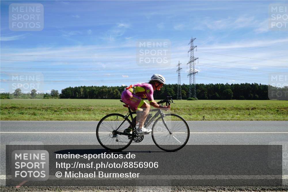 07.09.2025 - 19. Norderstedt Triathlon Michael Burmester http://msf.ph/oto/8856906 07.09.2025 12:52:49 Radfahren 235, 310 meine-sportfotos.de