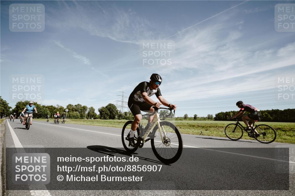 07.09.2025 - 19. Norderstedt Triathlon Michael Burmester http://msf.ph/oto/8856907 07.09.2025 12:21:10 Radfahren 202, 699, 1252, 1378 meine-sportfotos.de