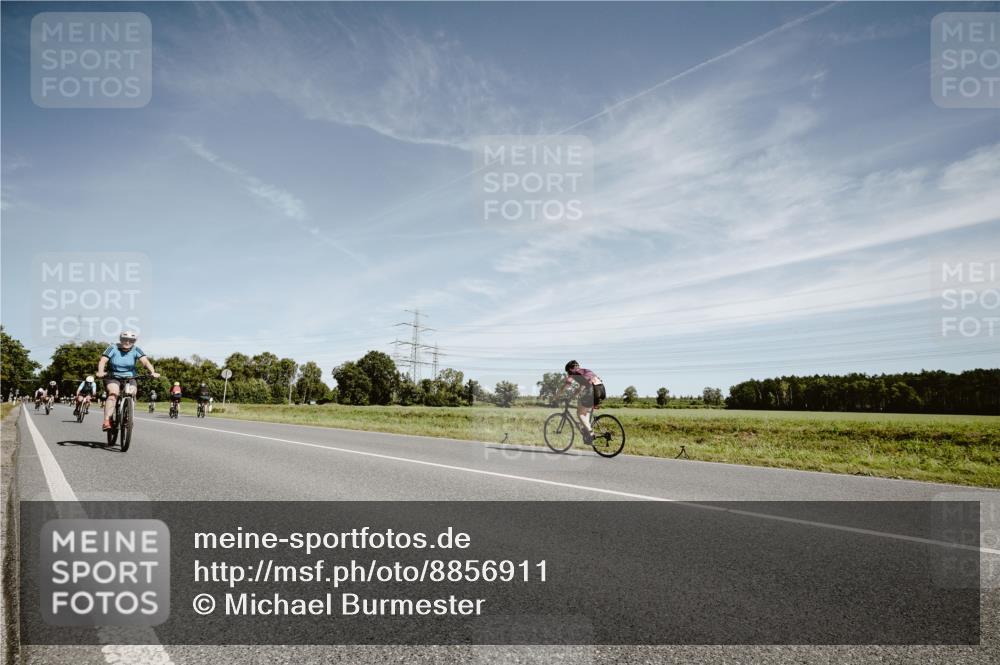 07.09.2025 - 19. Norderstedt Triathlon Michael Burmester http://msf.ph/oto/8856911 07.09.2025 12:21:10 Radfahren 202, 699, 1252, 1378 meine-sportfotos.de