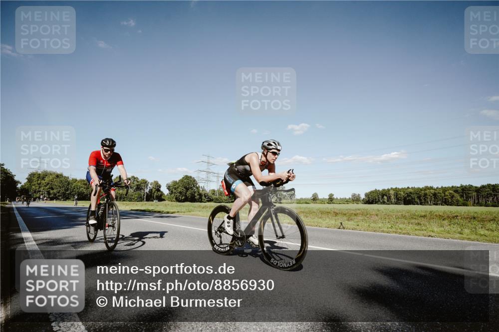 07.09.2025 - 19. Norderstedt Triathlon Michael Burmester http://msf.ph/oto/8856930 07.09.2025 15:26:46 Radfahren 450, 1481, 1497 meine-sportfotos.de
