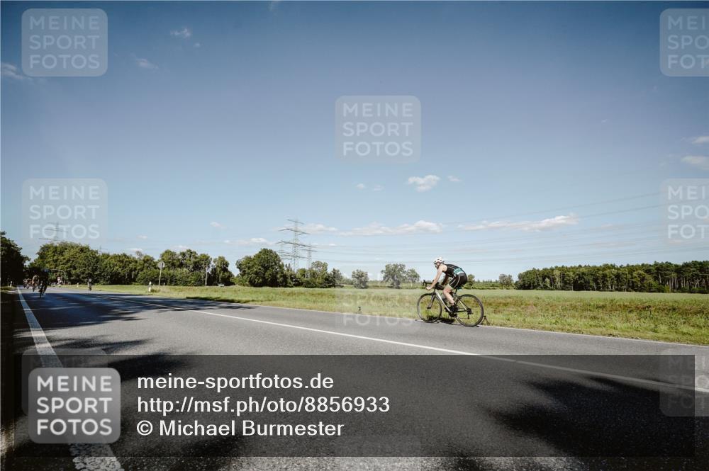 07.09.2025 - 19. Norderstedt Triathlon Michael Burmester http://msf.ph/oto/8856933 07.09.2025 15:26:47 Radfahren 450, 1481, 1497 meine-sportfotos.de