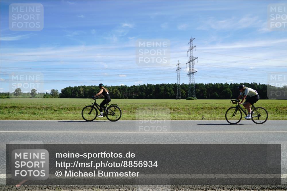 07.09.2025 - 19. Norderstedt Triathlon Michael Burmester http://msf.ph/oto/8856934 07.09.2025 12:53:13 Radfahren 698 meine-sportfotos.de