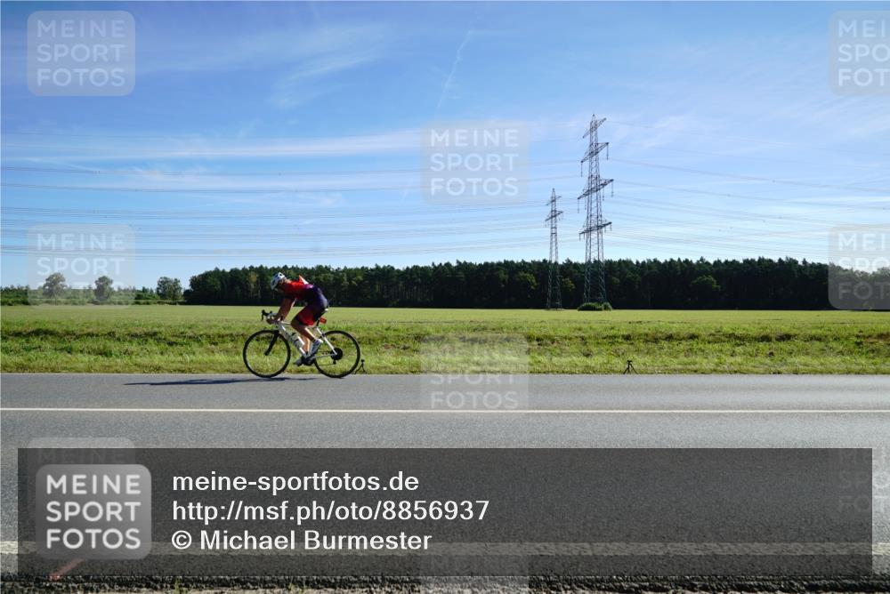 07.09.2025 - 19. Norderstedt Triathlon Michael Burmester http://msf.ph/oto/8856937 07.09.2025 11:13:47 Radfahren 1166 meine-sportfotos.de