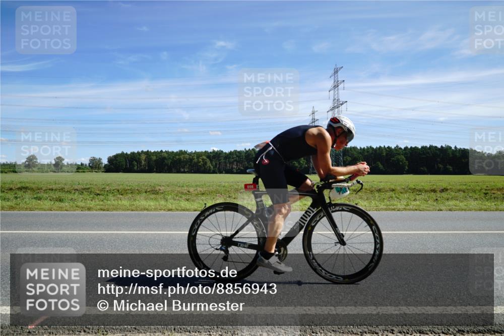 07.09.2025 - 19. Norderstedt Triathlon Michael Burmester http://msf.ph/oto/8856943 07.09.2025 12:53:14 Radfahren 698 meine-sportfotos.de