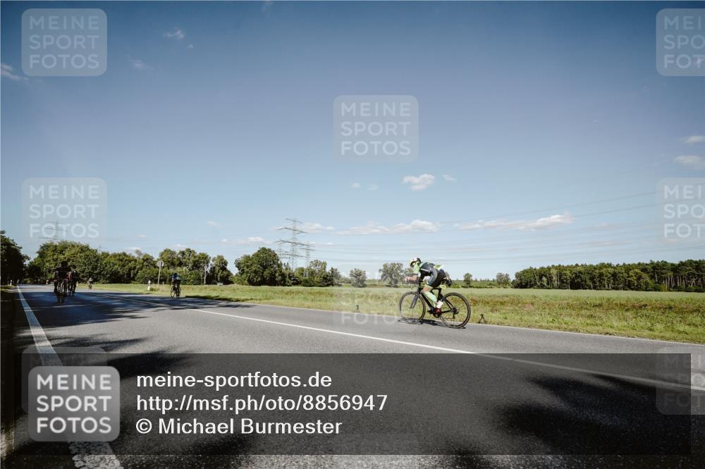 07.09.2025 - 19. Norderstedt Triathlon Michael Burmester http://msf.ph/oto/8856947 07.09.2025 15:26:52 Radfahren 380, 446, 476, 1481 meine-sportfotos.de