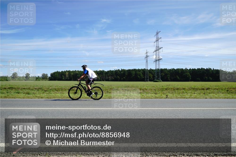 07.09.2025 - 19. Norderstedt Triathlon Michael Burmester http://msf.ph/oto/8856948 07.09.2025 12:53:19 Radfahren 319 meine-sportfotos.de