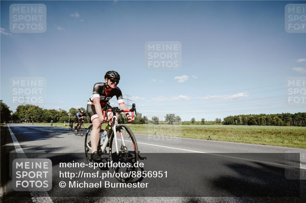 07.09.2025 - 19. Norderstedt Triathlon Michael Burmester http://msf.ph/oto/8856951 07.09.2025 15:26:54 Radfahren 380, 446, 476 meine-sportfotos.de