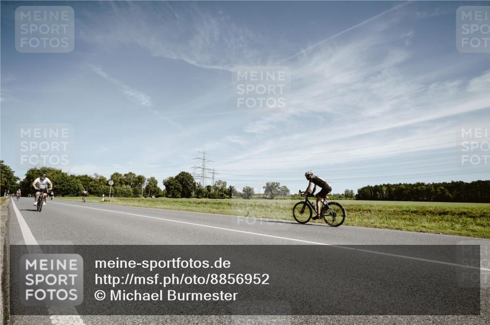 07.09.2025 - 19. Norderstedt Triathlon Michael Burmester http://msf.ph/oto/8856952 07.09.2025 12:21:27 Radfahren 709, 1224 meine-sportfotos.de