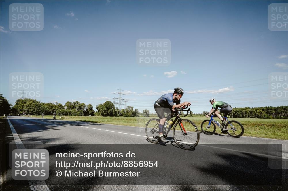 07.09.2025 - 19. Norderstedt Triathlon Michael Burmester http://msf.ph/oto/8856954 07.09.2025 15:26:55 Radfahren 380, 446 meine-sportfotos.de