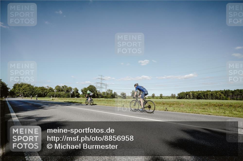 07.09.2025 - 19. Norderstedt Triathlon Michael Burmester http://msf.ph/oto/8856958 07.09.2025 15:26:56 Radfahren 380, 446 meine-sportfotos.de