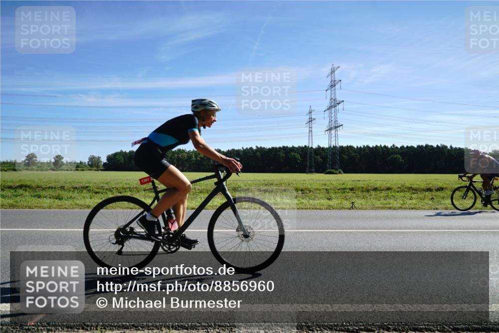 07.09.2025 - 19. Norderstedt Triathlon Michael Burmester http://msf.ph/oto/8856960 07.09.2025 11:14:03 Radfahren 1301 meine-sportfotos.de