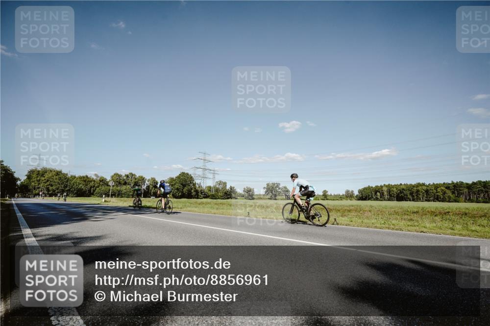 07.09.2025 - 19. Norderstedt Triathlon Michael Burmester http://msf.ph/oto/8856961 07.09.2025 15:26:57 Radfahren 380, 446 meine-sportfotos.de